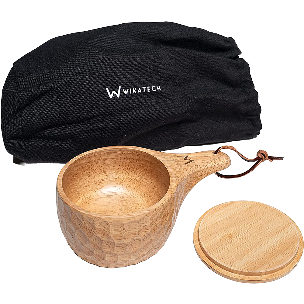 Puinen kuppi kannella