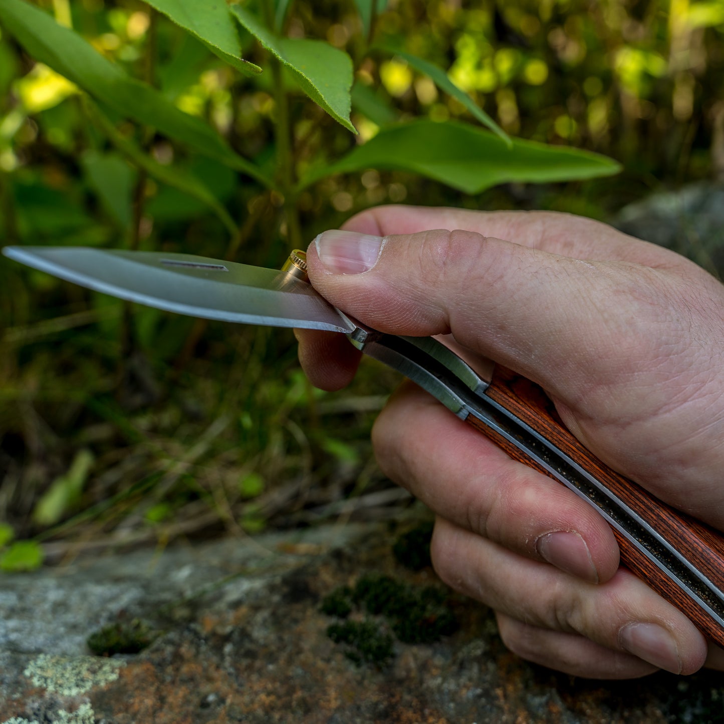 Opening aid for folding knives