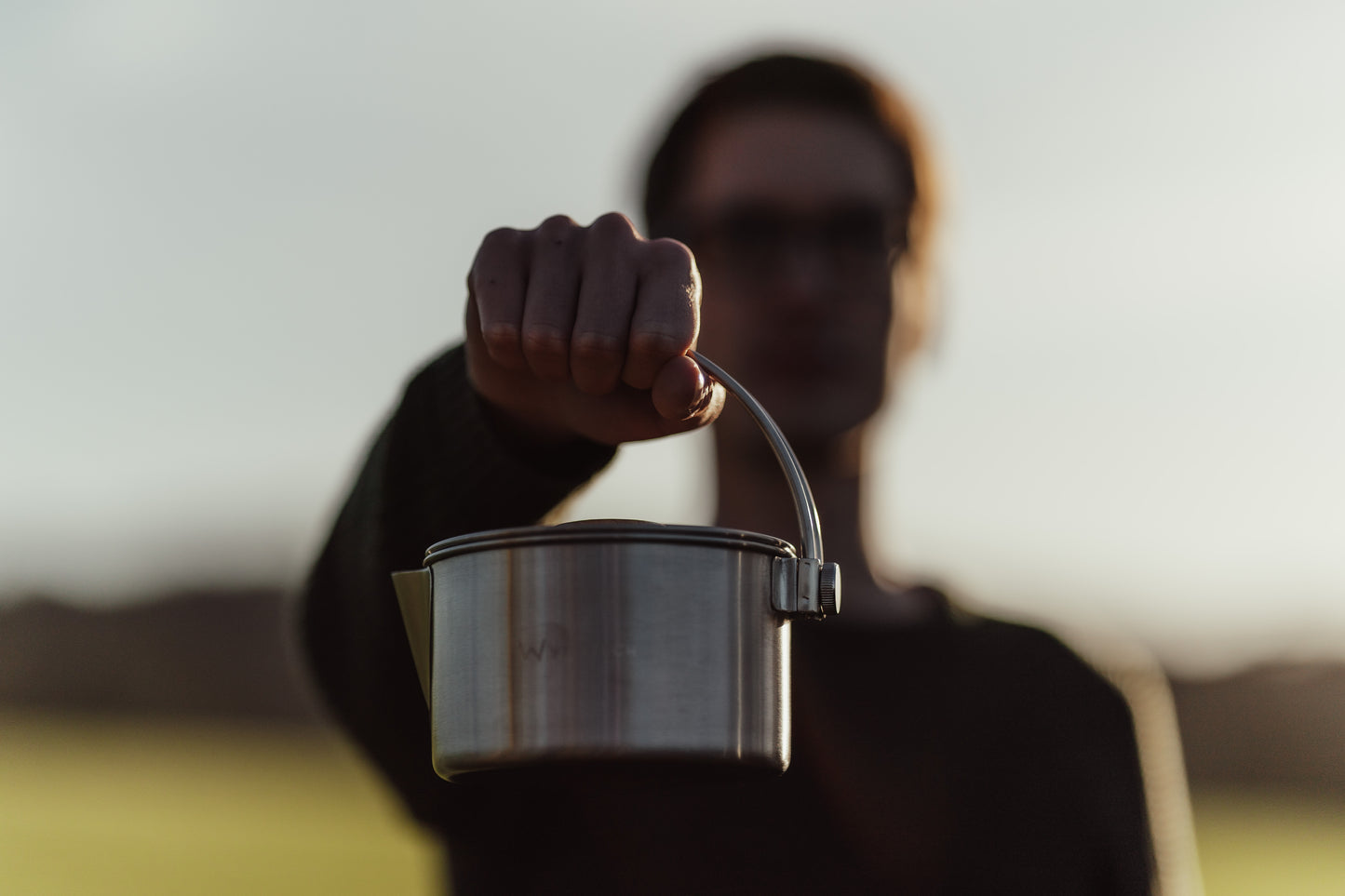 Cocotte d'extérieur avec un sac en coton noir robuste, volume de 1,0 litre